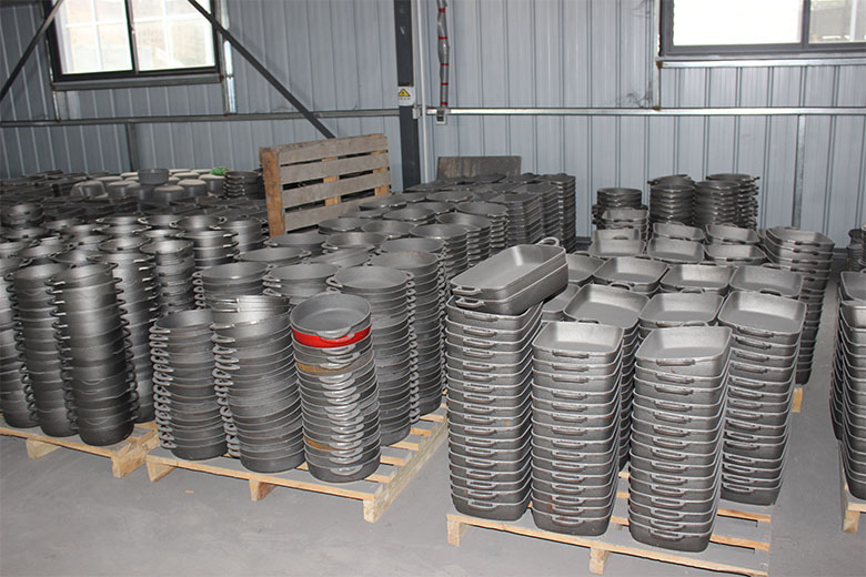 Semi-finished cast iron casseroles and baking pans